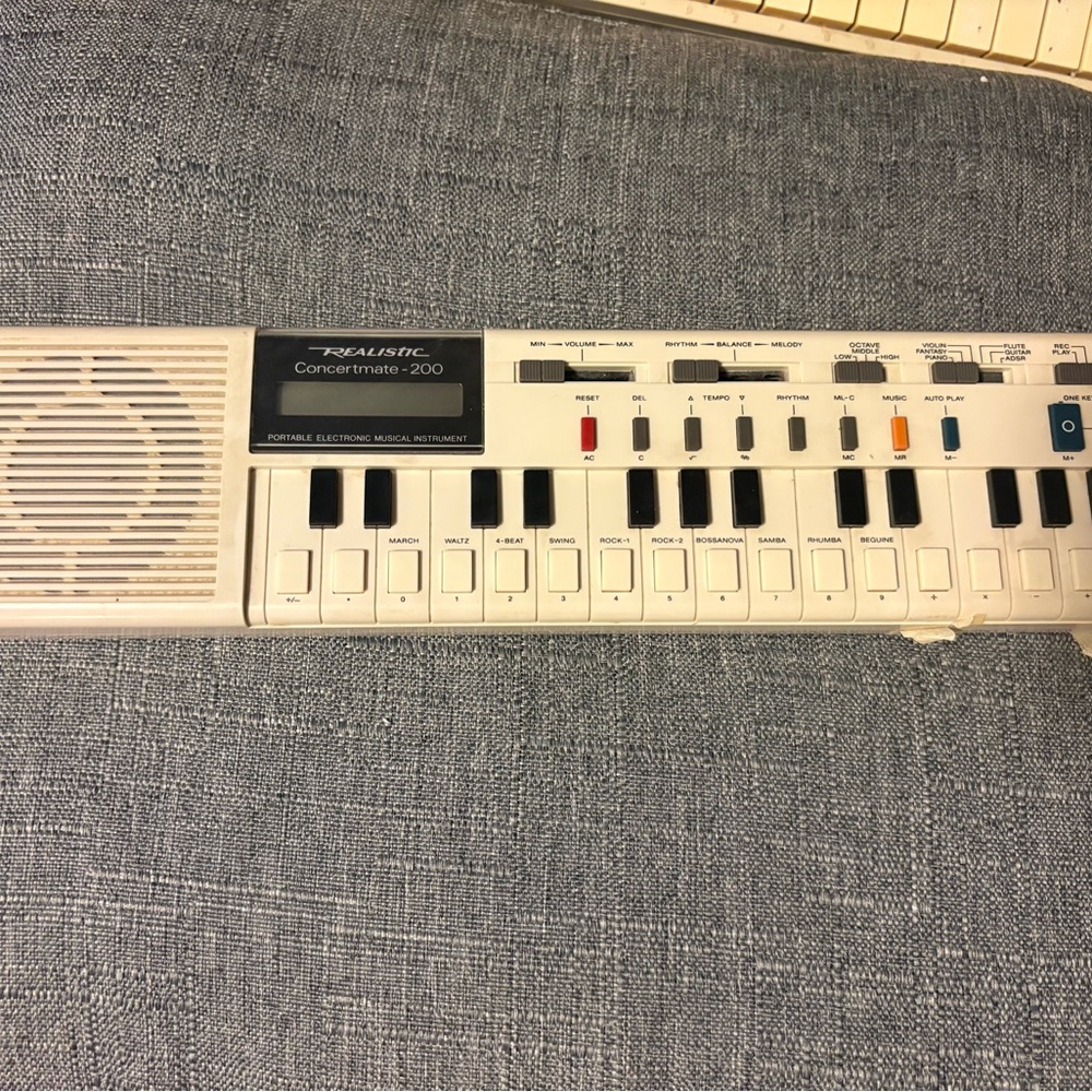 Vintage 80’s Realistic Concertmate-200 Electronic Keyboard